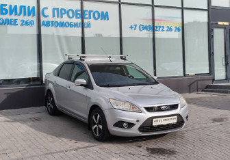 Подержанный автомобиль Ford Focus Sedan 2008 года (7 фото)