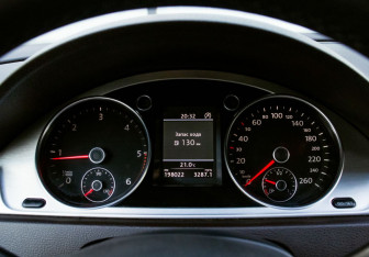 Подержанный автомобиль Volkswagen Passat Sedan 2011 года (11 фото)