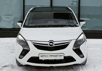 Подержанный автомобиль Opel Zafira Compactvan 2013 года (8 фото)