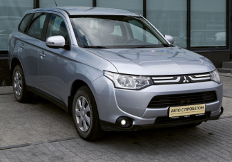 Подержанный автомобиль Mitsubishi Outlander 2013 года (7 фото)