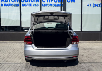 Подержанный автомобиль Volkswagen Polo Sedan 2017 года (22 фото)