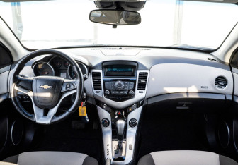 Подержанный автомобиль Chevrolet Cruze Sedan 2011 года (12 фото)