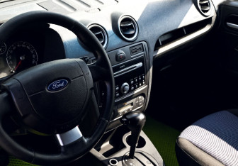 Подержанный автомобиль Ford Fusion 2007 года (13 фото)