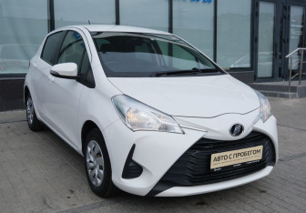 Подержанный автомобиль Toyota Vitz 2018 года (7 фото)
