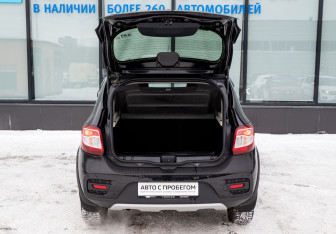 Подержанный автомобиль Renault Sandero 2018 года (20 фото)