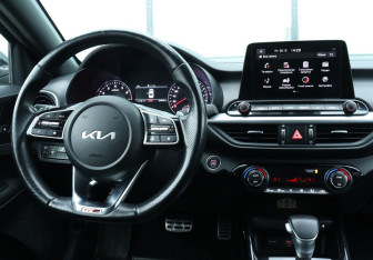 Подержанный автомобиль Kia Cerato Sedan 2022 года (10 фото)