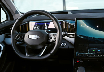 Подержанный автомобиль Geely Atlas 2024 года (11 фото)