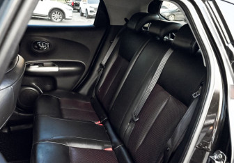 Подержанный автомобиль Nissan Juke 2011 года (16 фото)