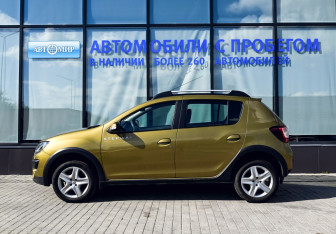 Подержанный автомобиль Renault Sandero 2017 года (2 фото)