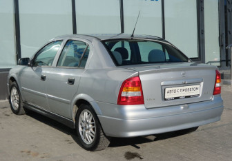 Подержанный автомобиль Chevrolet Viva 2005 года (3 фото)