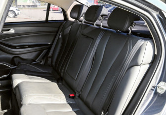 Подержанный автомобиль Omoda S5 2023 года (18 фото)