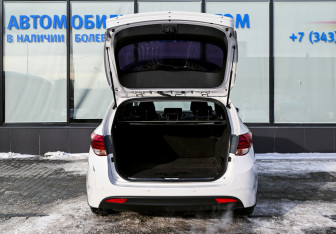 Подержанный автомобиль Hyundai i40 Wagon 2016 года (21 фото)