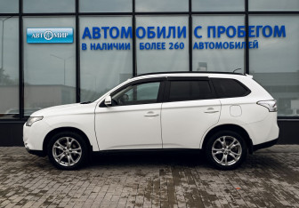 Подержанный автомобиль Mitsubishi Outlander 2012 года (2 фото)