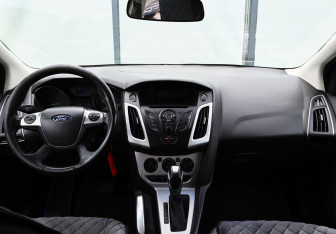 Подержанный автомобиль Ford Focus Sedan 2011 года (19 фото)