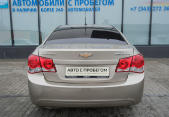 Подержанный автомобиль Chevrolet Cruze Sedan 2010 года (4 фото)
