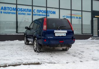 Подержанный автомобиль Nissan X-Trail 2005 года (3 фото)