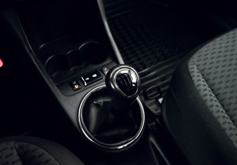 Подержанный автомобиль Skoda Fabia Hatchback 2010 года (10 фото)