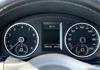 Подержанный автомобиль Volkswagen Tiguan 2011 года (15 фото)