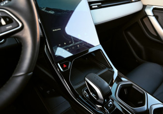 Подержанный автомобиль Geely Atlas 2024 года (16 фото)