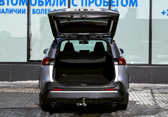 Подержанный автомобиль Toyota RAV4 2020 года (20 фото)