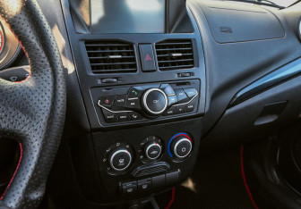 Подержанный автомобиль LADA (ВАЗ) Kalina Hatchback 2015 года (13 фото)