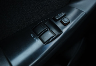 Подержанный автомобиль Toyota Corolla Sedan 2004 года (11 фото)