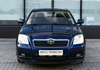 Подержанный автомобиль Toyota Avensis Liftback 2005 года (8 фото)