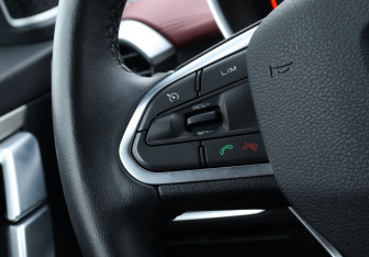 Подержанный автомобиль Geely Coolray 2023 года (13 фото)