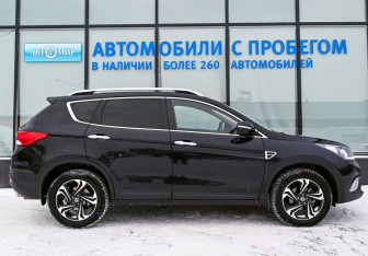 Подержанный автомобиль DongFeng AX7 2018 года (6 фото)