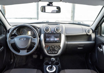 Подержанный автомобиль LADA (ВАЗ) Granta Liftback 2015 года (12 фото)