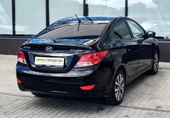 Подержанный автомобиль Hyundai Solaris Sedan 2013 года (5 фото)