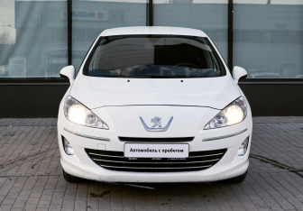 Подержанный автомобиль Peugeot 408 2013 года (8 фото)