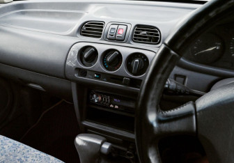 Подержанный автомобиль Nissan March Hatchback 1998 года (10 фото)