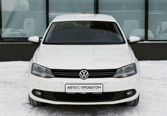 Подержанный автомобиль Volkswagen Jetta Sedan 2013 года (8 фото)
