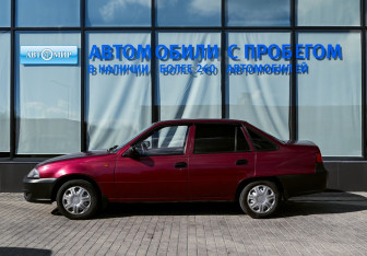 Подержанный автомобиль Daewoo Nexia Sedan 2010 года (2 фото)