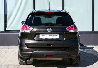 Подержанный автомобиль Nissan X-Trail 2015 года (4 фото)