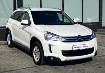 Подержанный автомобиль Citroen C4 Aircross 2012 года (7 фото)