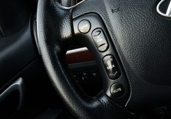 Подержанный автомобиль Hyundai Santa Fe 2006 года (12 фото)