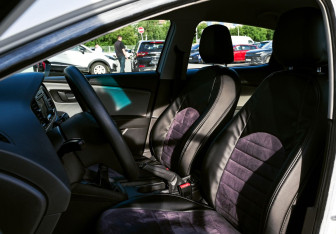 Подержанный автомобиль SEAT Leon Hatchback 2013 года (14 фото)
