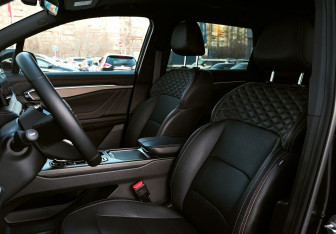 Подержанный автомобиль Geely Okavango 2024 года (9 фото)