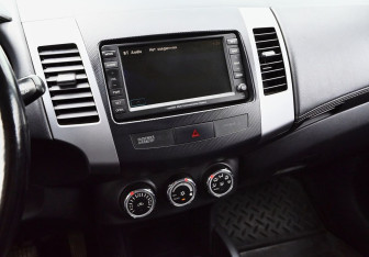 Подержанный автомобиль Mitsubishi Outlander 2010 года (10 фото)