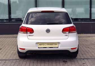Подержанный автомобиль Volkswagen Golf Hatchback 2012 года (4 фото)