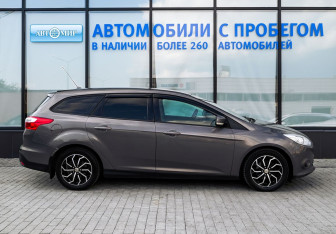 Подержанный автомобиль Ford Focus Wagon 2012 года (6 фото)