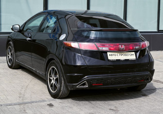 Подержанный автомобиль Honda Civic Hatchback 2008 года (3 фото)