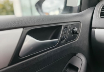 Подержанный автомобиль Volkswagen Jetta Sedan 2013 года (15 фото)