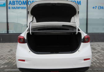 Подержанный автомобиль Mazda 3 Sedan 2014 года (20 фото)