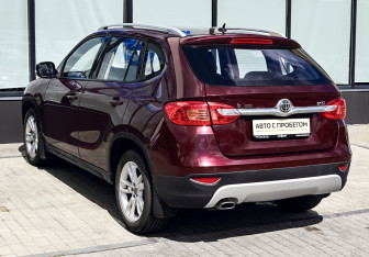 Подержанный автомобиль Brilliance V5 2015 года (3 фото)