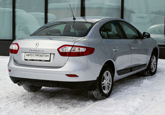Подержанный автомобиль Renault Fluence 2013 года (5 фото)