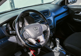 Подержанный автомобиль Kia Rio Sedan 2013 года (13 фото)