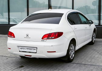 Подержанный автомобиль Peugeot 408 2013 года (5 фото)